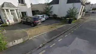 Y B auto, Brest